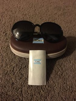 Tom’s sunglasses