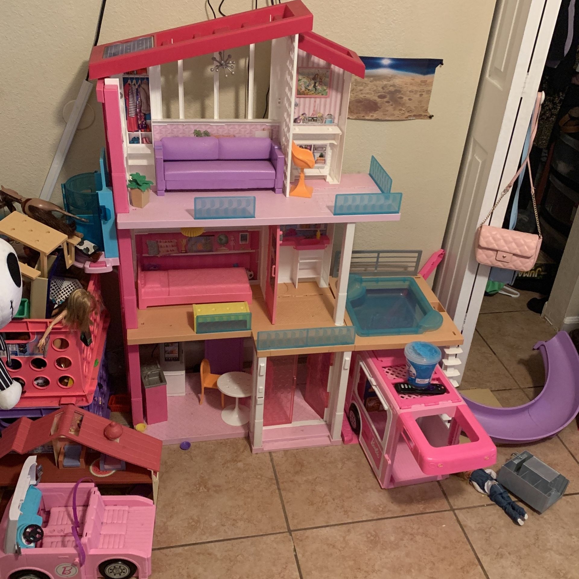 Barbie Dream House - Main Image