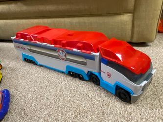 Paw patrol truck with characters