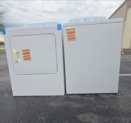 Whirpool White Washer and Dryer Set