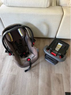 Used Graco SnugRide Infant Carrier & Base