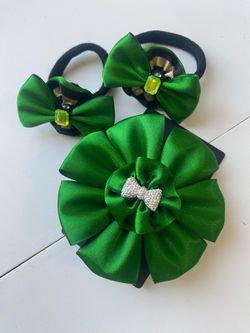 Green hair clip, bow hairties