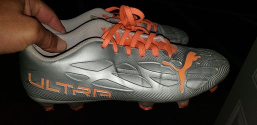 Puma  Man Cleats Size 7