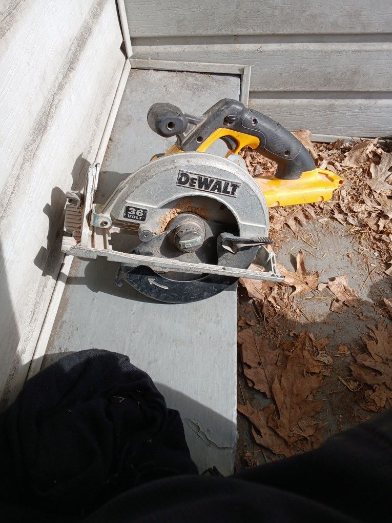 Dewalt Circular Saw