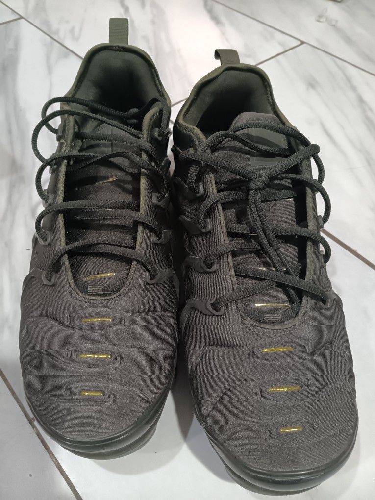 NIKE AIR VAPORMAX PLUS MAX CARGO KHAKI SEQUOIA CLAY OLIVE GREEN