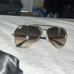 Classic Ray-Ban Aviator Sunglasses 