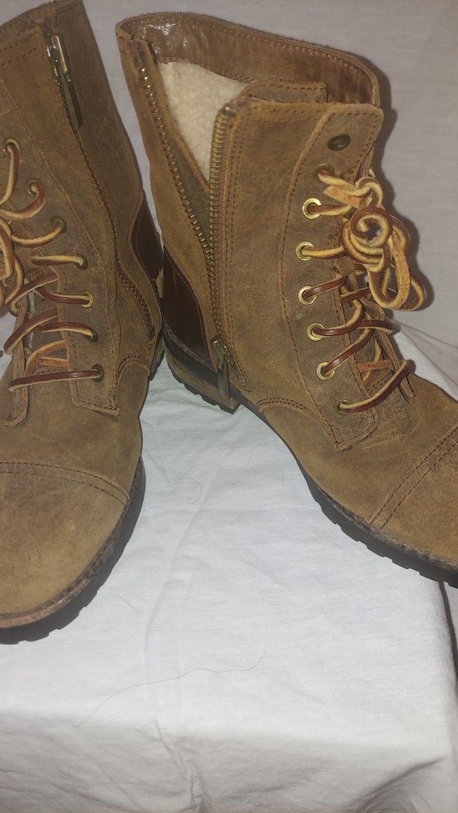 Size 8 Women UGG Boots