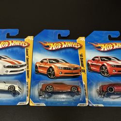 Camaro HotWheels Keychains - Holiday Special