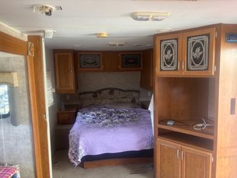 2006 Fleetwood terry RV Travel Trailer Bedroom Interior
