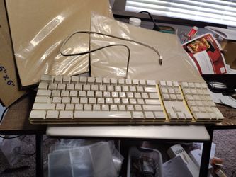 Apple Keyboard With Mouse 