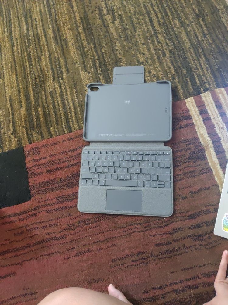 Logitech Folio Keyboard Ipad Air 5th Gen