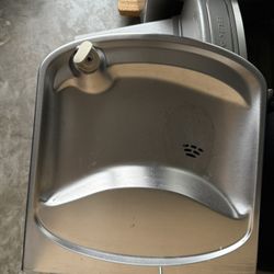 Elkay Water Fountain EZSTLSLC