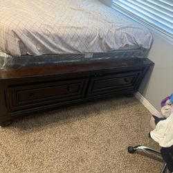 QUEEN size Bed 