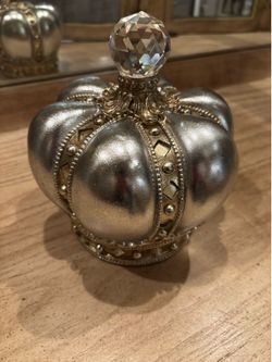 $10 Table crown decoration