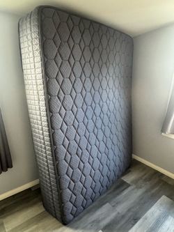Queen mattress bed and metal platform -like new