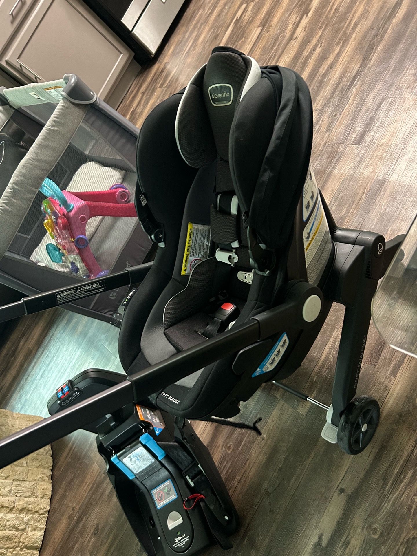 Selling Evenflo shyft dual ride travel system