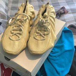 ADIDAS YEEZY 450  SULPHUR mens sneaker shoes size 10 no insole or box good condition
