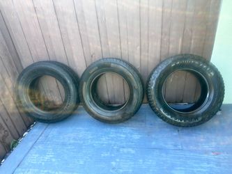 3 Gomas de uso para Toyota Tundra 2016. 3 Used tires for a 2016 Toyota Tundra