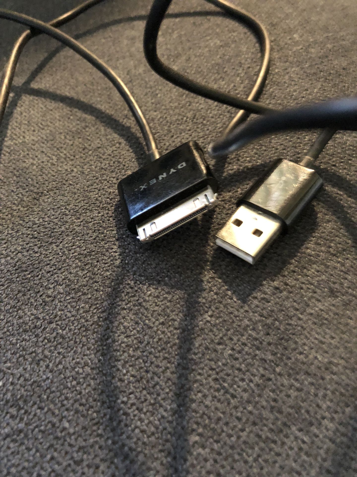 Dynex 30 Pin Charger For iPhones And iPods / For Older iPhones And iPods 