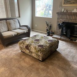 Large ottoman (One owner)