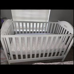 Baby Crib And Changing Table 