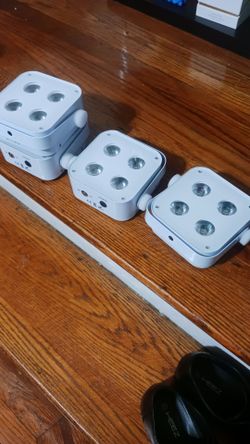 (4) wireless dmx / battery powered uplights