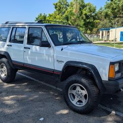 1995 Jeep Cherokee Sport 4X4, 6 Cylinder, Tow Hitch