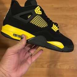 Air Jordan Four Size 9 1/2
