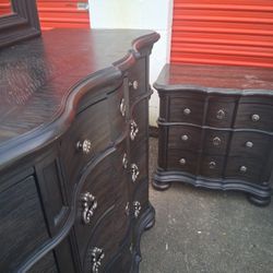 Qun Sz Bd St With Base Good Condition 