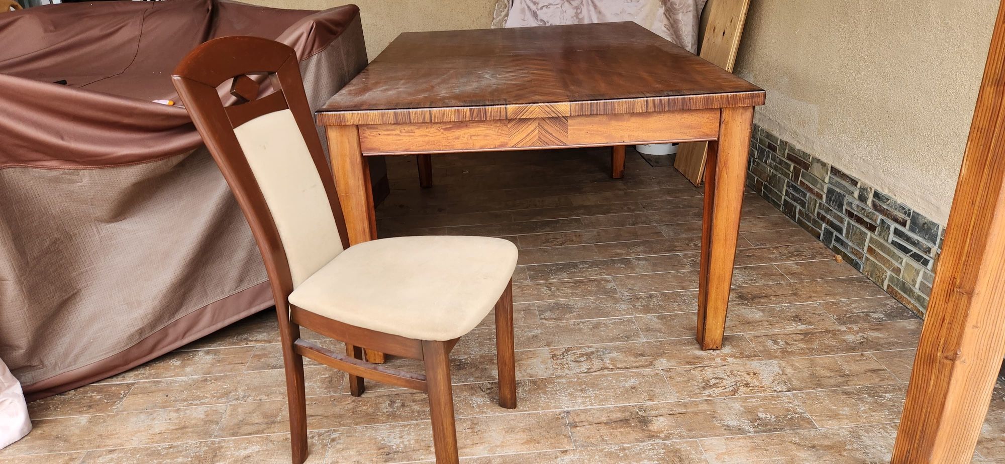 Dining table with 6 Chairs