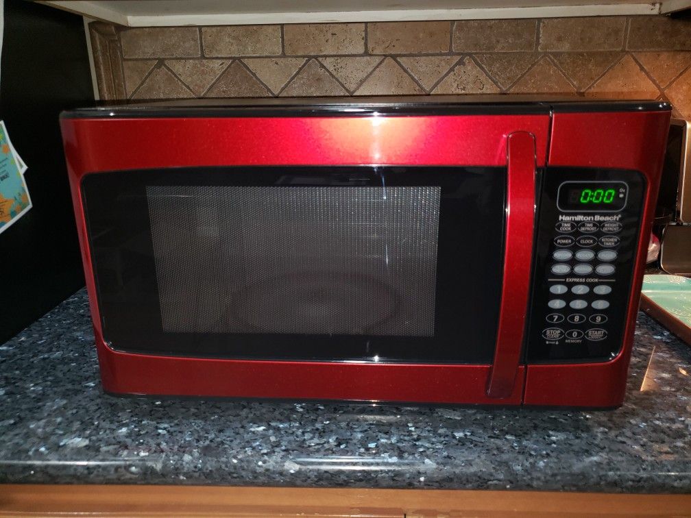Rad red microwave oven