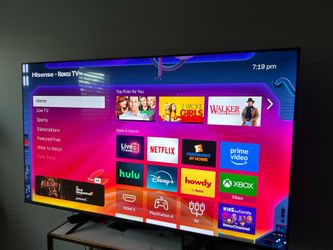 $220 65 inch Hisense smart tv in great condition like new comes with remote