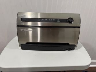 Food saver vacuum sealer with boxes of bags