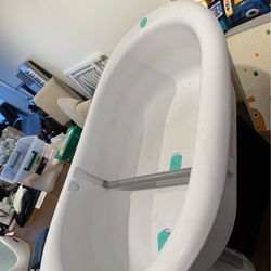 Infant and baby bathtub