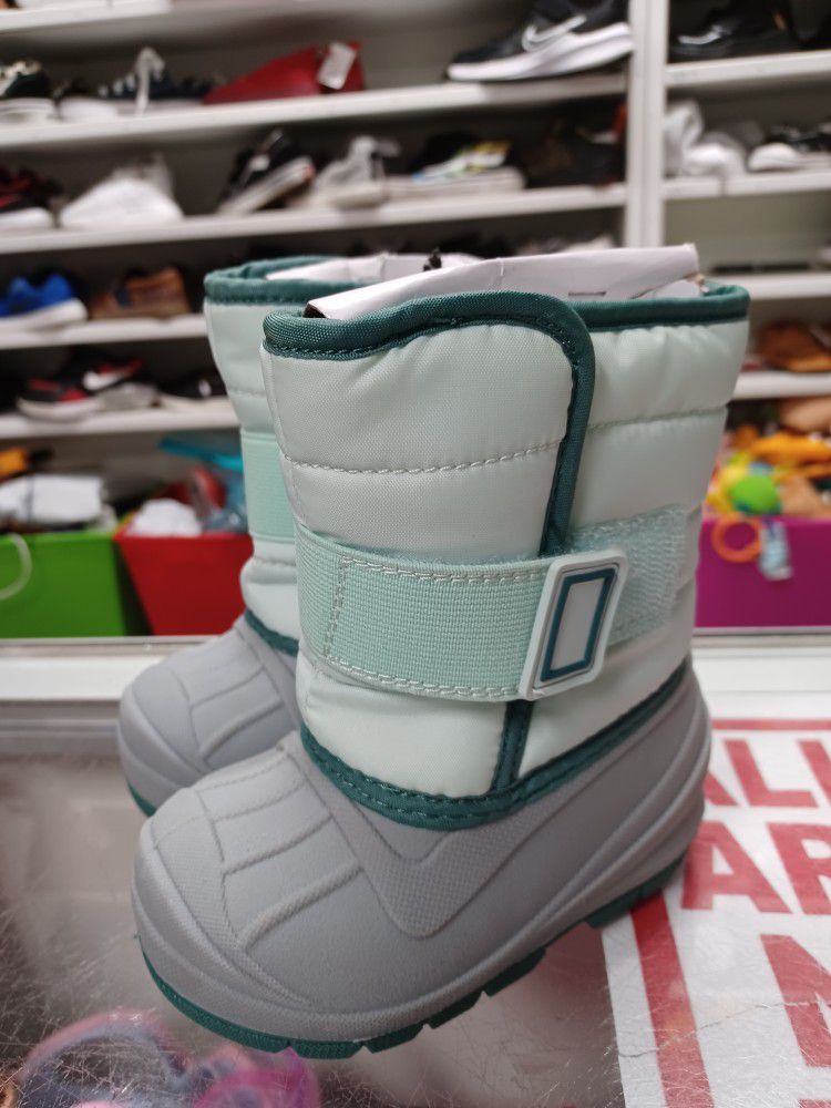 New Snow Boots Size 5