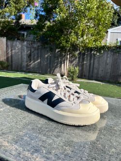 Men’s - Size 7 - New Balance Low-Top Sneakers Cream Navy