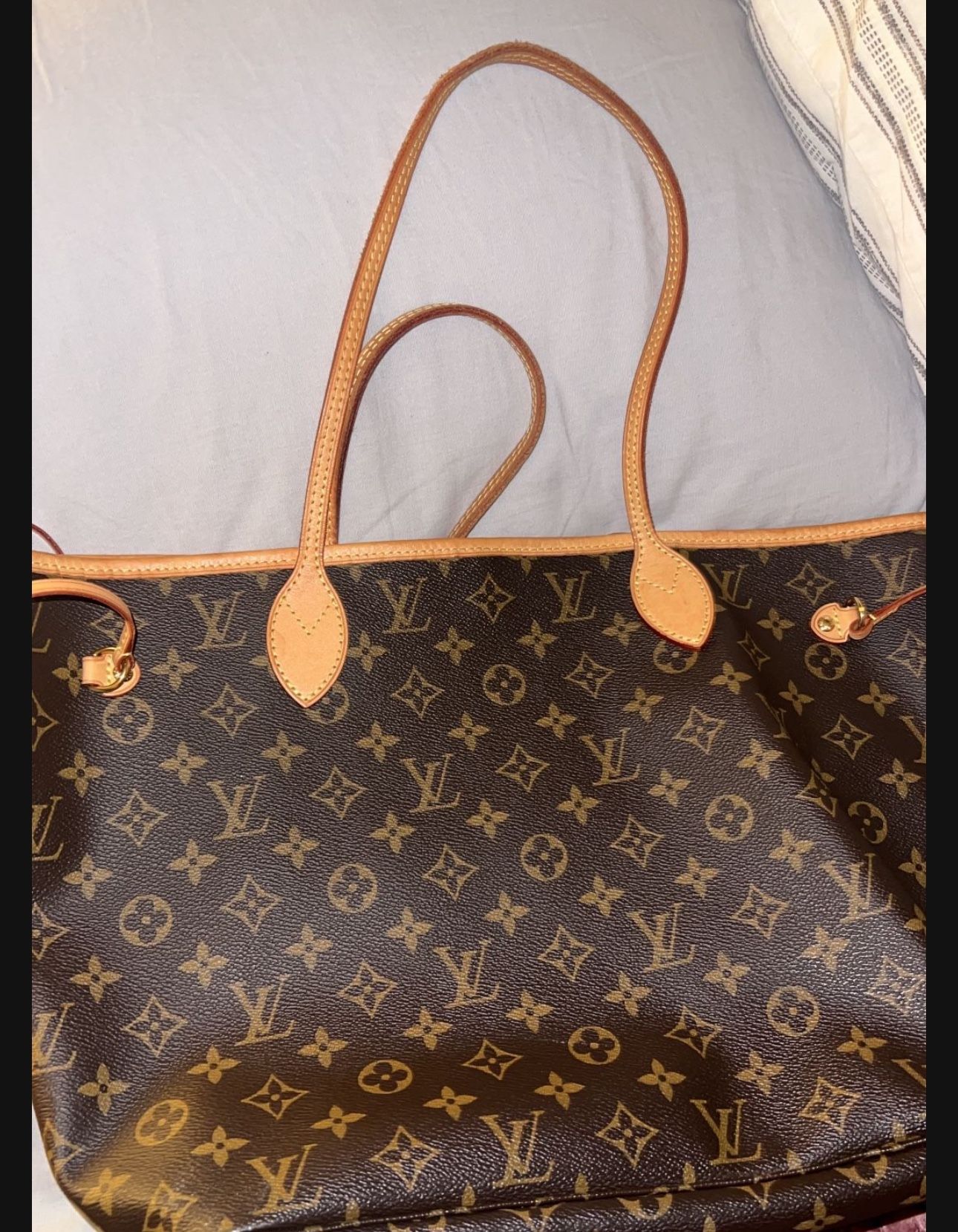 “Louis Vuitton Neverfull Purse with Wallet – Gently Used!