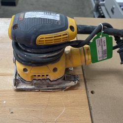 Dewalt Corded Vibration Sander 