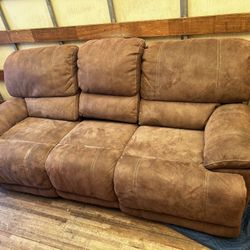 Electric reclining couch