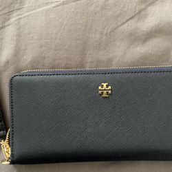 Tory Burch -Emerson Zip Passport-Navy Blue