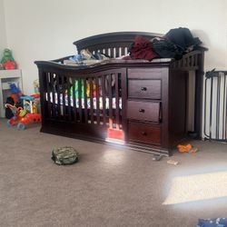 Baby crib With drawers 