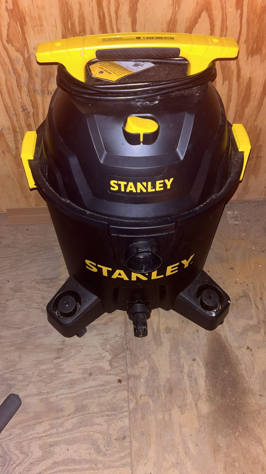 Stanley 12 Gallon Shop Vacuum