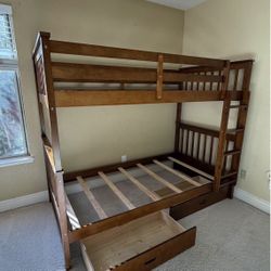 Litera de madera en perfecto estado Twin