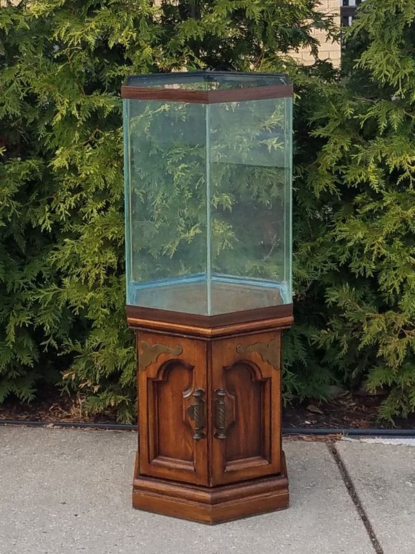 30 Gallon Hexagon Aquarium Fish Tank with Stand for Sale in Prospect