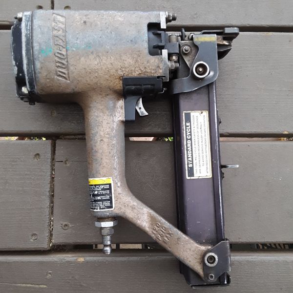 DUOFAST Model RS1748B STAPLE GUN & STAPLES for Sale in Dundee, OR