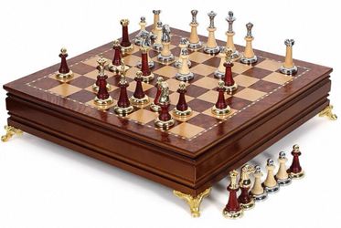 Luxurious chess set, high-end drawer type, solid wood chess pieces with metal inserts.