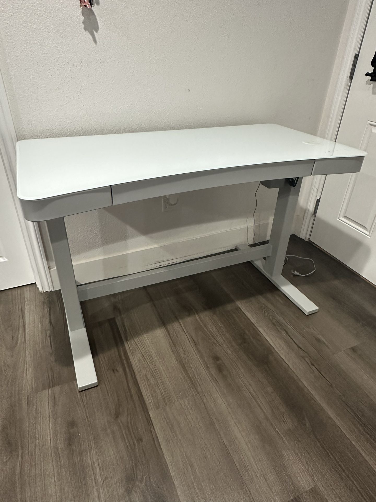 Tresanti Geller 47” Adjustable Height Desk