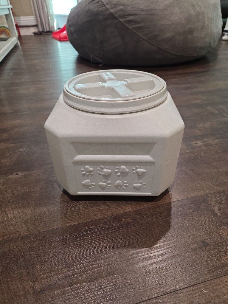 G2 Dog Food Container