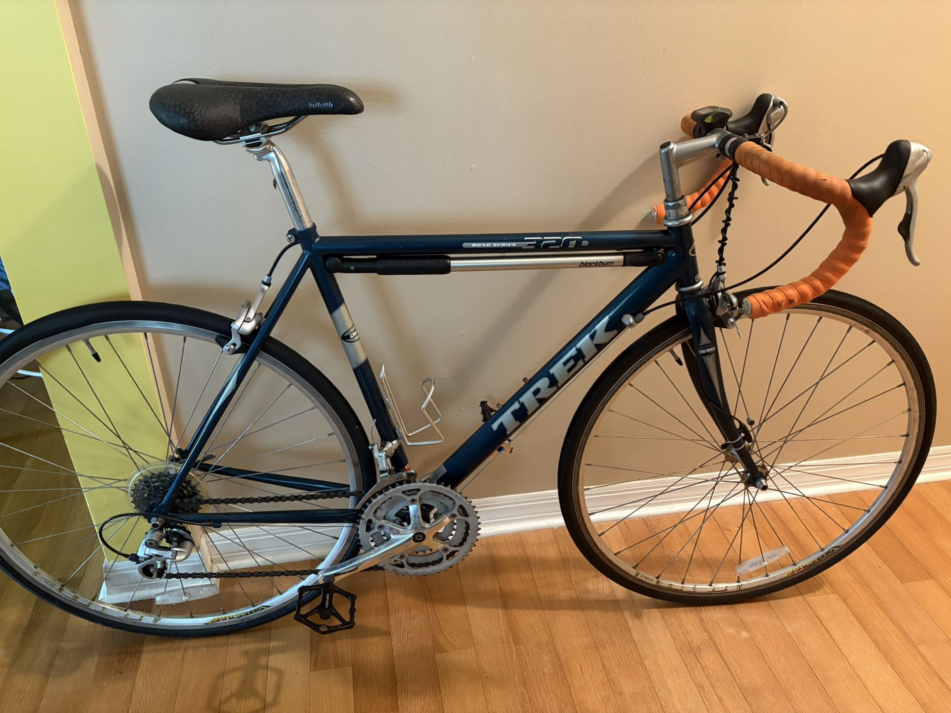 Trek Road Bike Series 320 Commuter Good Conditions $250.00 