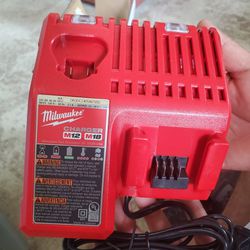 Milwaukee M18 Battery Charger 